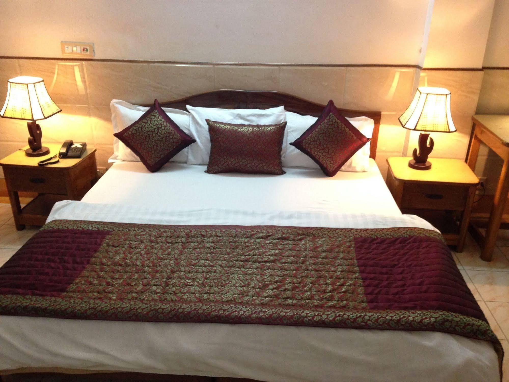 Hotel Ekant Faridabad Luaran gambar